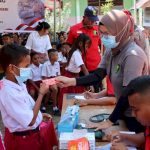 Bakti Kesehatan di SDN Oefafi bersama Polres Kupang