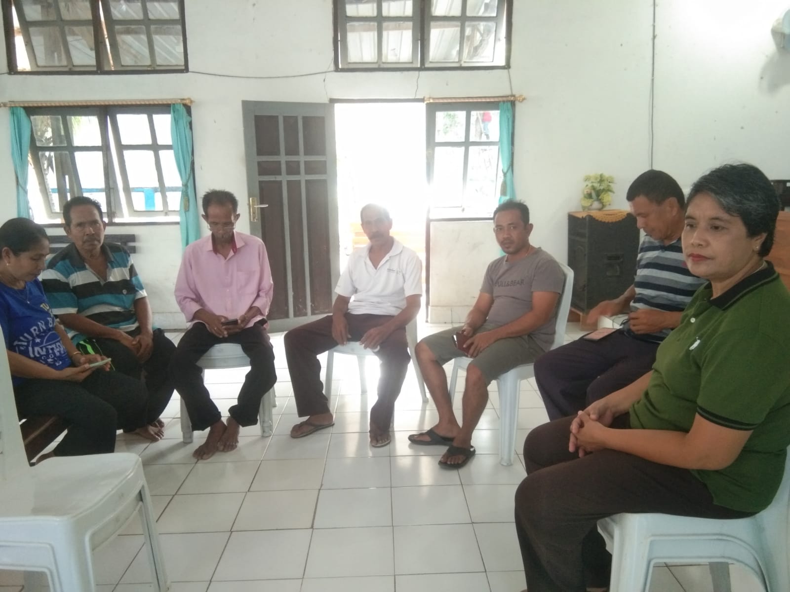 Ket foto. Pembahasan Persoalan Pasar Lili