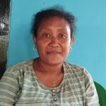 Dorci Abanat, Kader Posyandu Oebonak Dusun IV Desa Muke yang di berhentikan oleh Kepala Desa