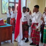 Ket foto. Badan pengurus harian Himatpol mengambil sumpah jabatan di hadapan Ketua Umum Abner Amekan