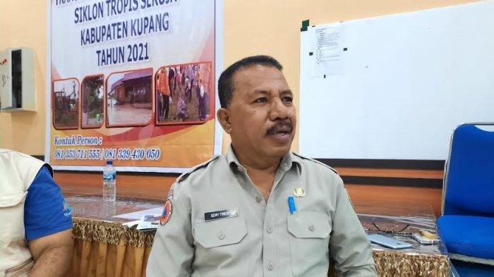 Ket Foto. Kalak BPBD kabupaten Kupang, Semuel Tinenti