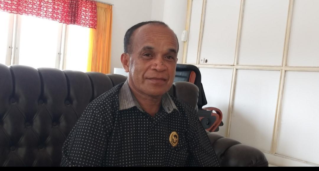 Ket Foto. Daniel Taimenas, ketua DPRD Kabupaten Kupang
