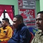 Ket Foto. Anton Natun saat mendaftar ke Sekretariat DPD PSI kabupaten Kupang