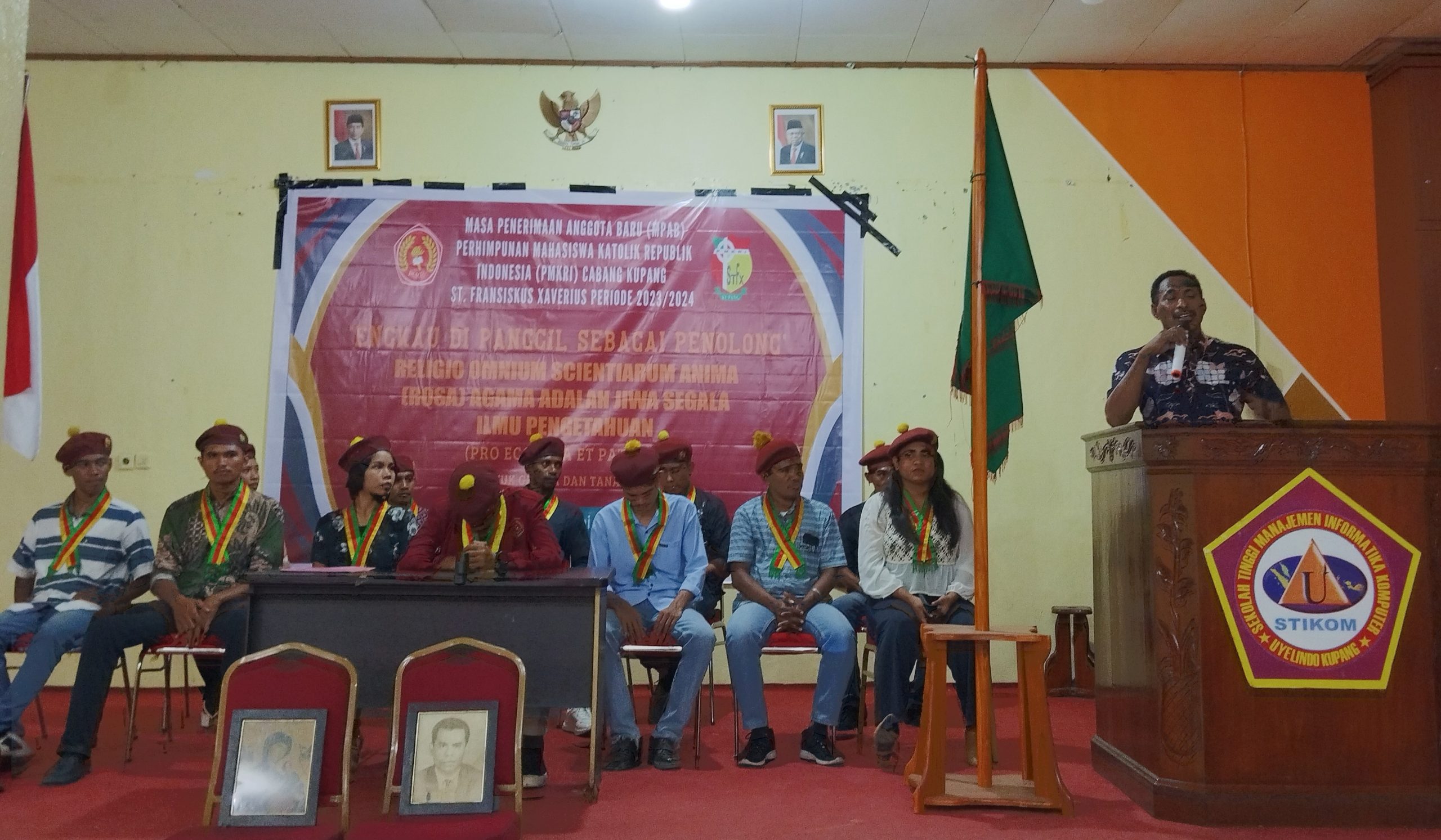 Anggota Dewan Penyatu (ADP) Leonardus Lelo saat memberikan sambutan dalam seremonial pembukaan MPAB PMKRI Cabang Kupang Anggota Dewan Penyatu (ADP) Leonardus Lelo saat memberikan sambutan dalam seremonial pembukaan MPAB PMKRI Cabang Kupang