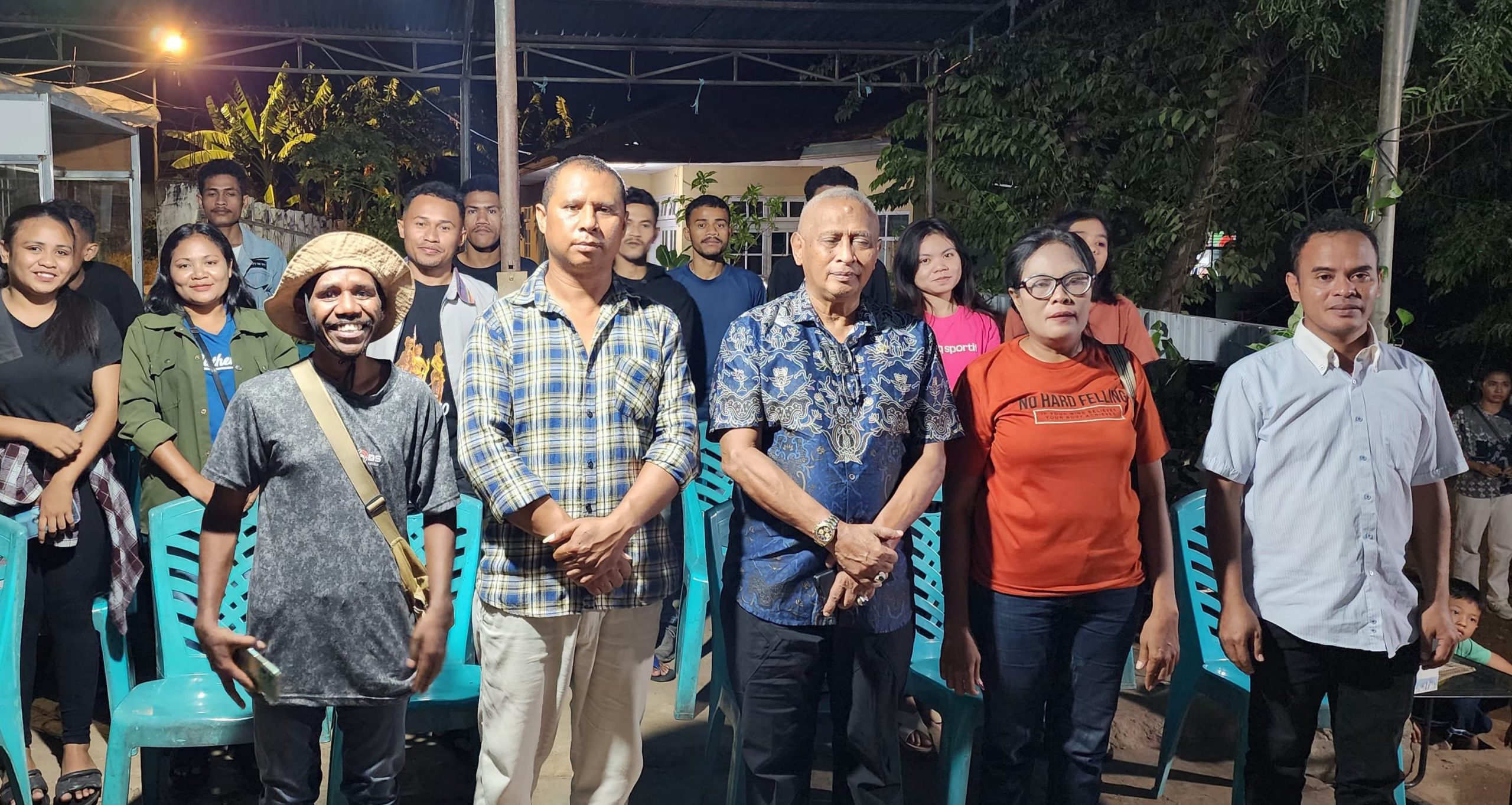 Foto bersama Jekcy Uly bersama Warga Usai Lakukan Reses