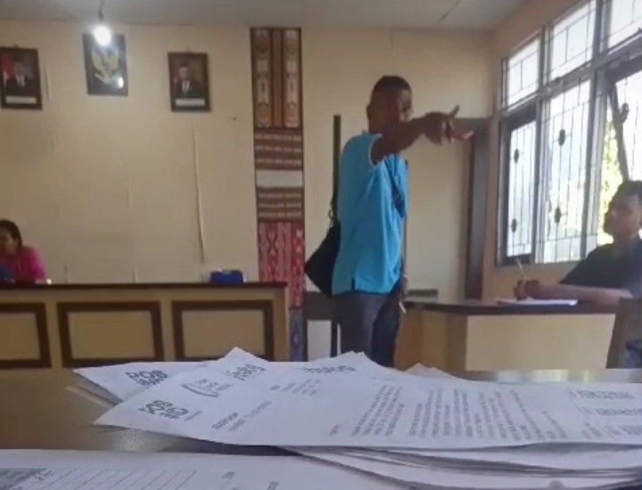 Kepala Desa Ekateta Diduga Hanya urus Mabok, Bertahun-Tahun Tidak Urus Desa
