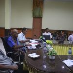 PLT.SEKDA KAB.KUPANG PIMPIN PERTEMUAN TAPD PEMKAB KUPANG DAN TIM TRANSISI