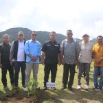 CANANGKAN GERAKAN CINTA LINGKUNGAN, BUPATI DAN WABUP KUPANG PIMPIN ASN LAKUKAN PENANAMAN DI BUKIT HUMON