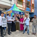 Jaga Toleransi, Kantor BAF Kota Kupang Bagi Takjil Gratis Kepada Umat Muslim di Bulan Puasa