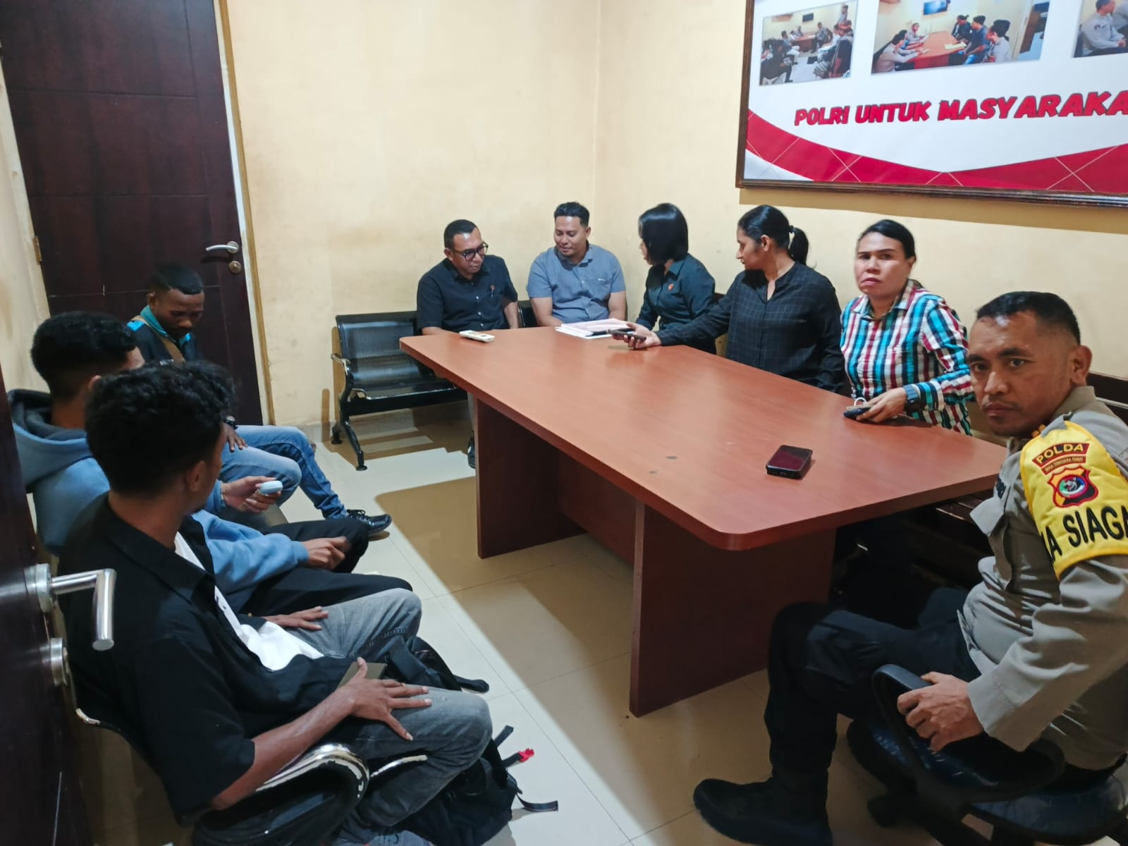 Ket. Foto saat Vicky Lamury di terima Audiensi oleh Ditreskrimum dan Ditreskrimsus Polda NTT di ruang SPKT