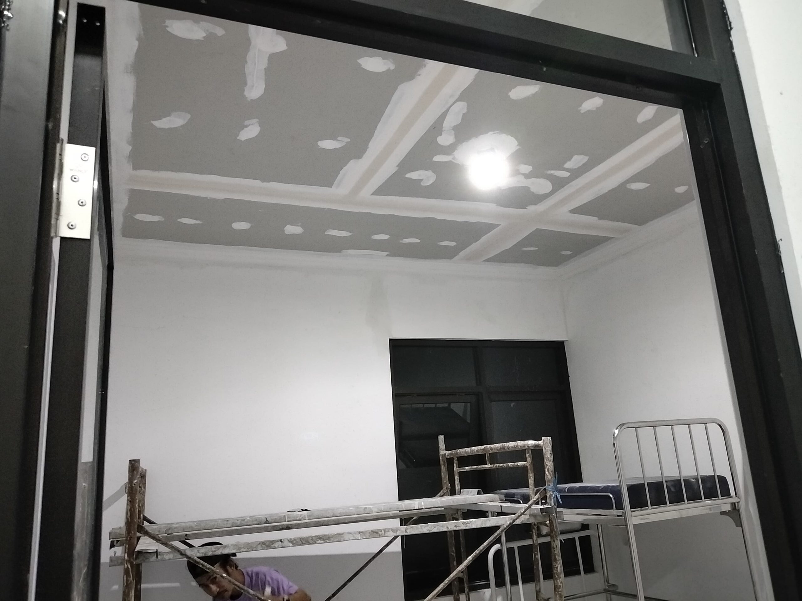 Pasca Insiden, Gerak Cepat Kontraktor Pelaksana Perbaiki Plafon Roboh di Pustu Oebelo