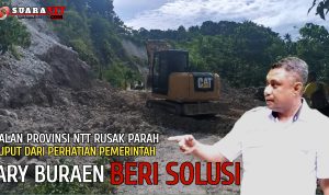 Ket Foto. Ary Buraen Anggota DPRD Kabupaten Kupang Beri Perhatian Serius terhadap Jalan Rusak