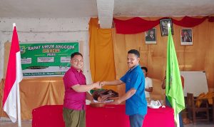 Penyerahan Palu sidang dari Adhoc Kepada Mandataris Terpilih