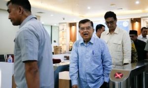 jusuf-kalla-dilaporkan-ke-polda-metro-jaya-jubirnya-buka-suara-vlm Mantan Wakil Presiden Jusuf Kalla (JK) usai menyerahkan laporan di Gedung Bareskrim Polri, Jakarta