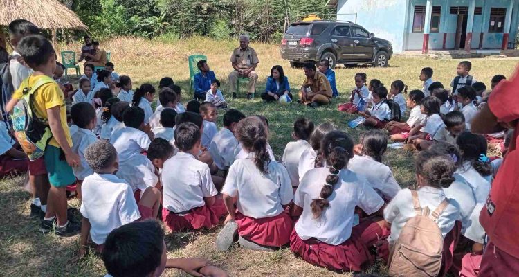 20260526_125130 GAMKI Kupang Salurkan 100 Paket Buku ke Sekolah Pelosok, Soroti PIP dan Nasib Guru Honorer