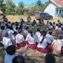 GAMKI Kupang Salurkan 100 Paket Buku ke Sekolah Pelosok, Soroti PIP dan Nasib Guru Honorer