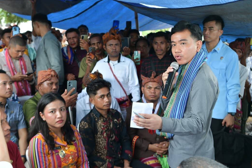 FB_IMG_1779791843676 Ket Foto. Saat Wapres RI Gibran bertemu langsung dengan masyarakat di Amfoang
