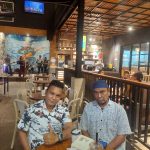 Ketua PWMOI NTT, Andre Lado, S.H., didampingi Sekretaris PWMOI NTT, Rusdy Maga, S.H., dalam keterangan pers pada Sabtu (9/5/2026) di Royal Caffe, TDM, Kota Kupang.