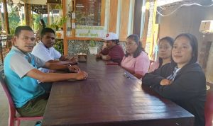 IMG-20260516-WA0054 Ket Foto. Keempat anggota Koni yang dipecat saat berjumpa dengan pengurus PMKRI Kupang