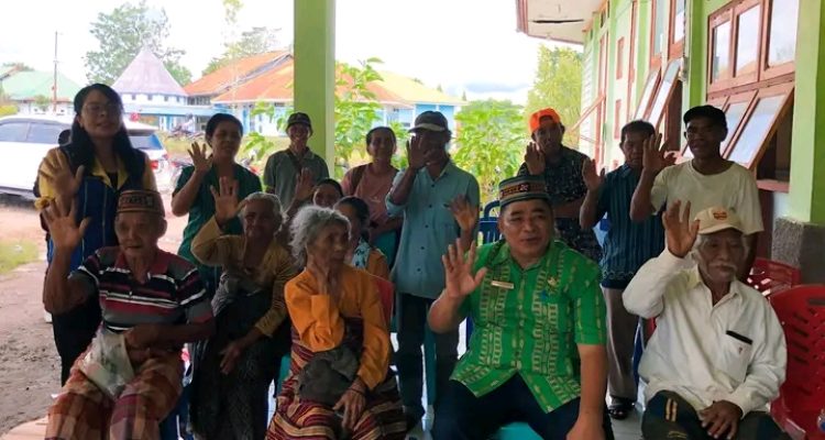 IMG-20260522-WA0072 Peringati Hari Lanjut Usia Nasional, Dinas Sosial dan Dinas Kependudukan dan Pencatatan Sipil Matim Gelar Perekaman KTP Bagi Peserta Lansia