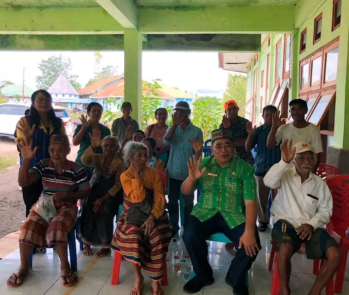 Peringati Hari Lanjut Usia Nasional, Dinas Sosial dan Dinas Kependudukan dan Pencatatan Sipil Matim Gelar Perekaman KTP Bagi Peserta Lansia