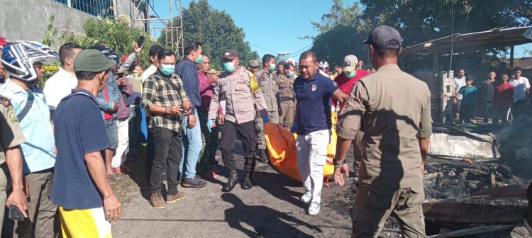 Polres Manggarai Evakuasi Satu Orang Meninggal Dunia, Pada Saat Kebakaran Lapak Penjualan Sayur dan Satu Uni Bengkel di Ruteng