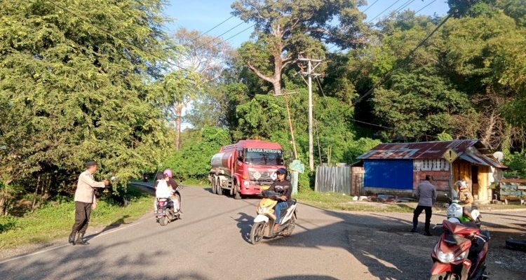 IMG-20260523-WA0075 Personel Polsek Reo, Gelar Pengaturan Lalulintas, Dapat Respon Positif dari Masyarakat