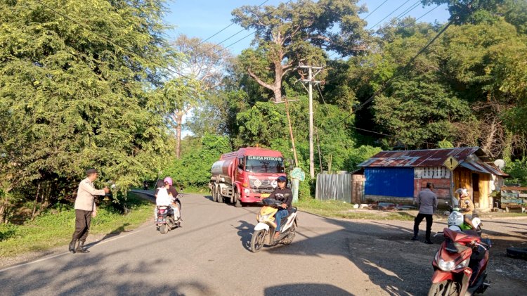 IMG-20260523-WA0075 Personel Polsek Reo, Gelar Pengaturan Lalulintas, Dapat Respon Positif dari Masyarakat