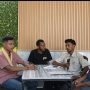 Dok. Potret kuasa hukum bersama ayah kandung korban.