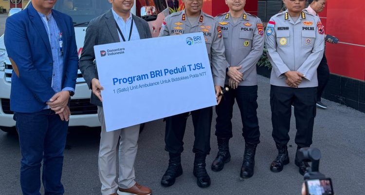 BRI menyerahkan bantuan berupa 1 unit mobil kepada POLDA NTT
