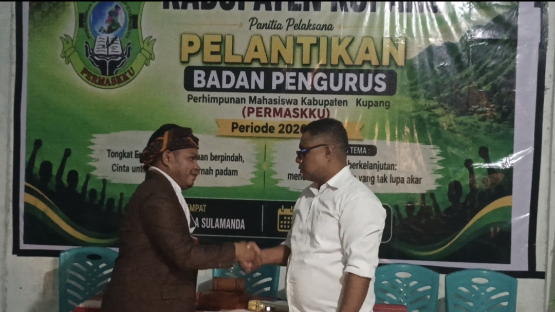 Anggota DPRD Kabupaten Kupang, Solomiel Arnius Buraen yang akrab disapa Ary Buraen, secara resmi melantik Asten Bait sebagai Ketua Perhimpunan Mahasiswa Kabupaten Kupang (PERMASKKU) periode 2026–2028.