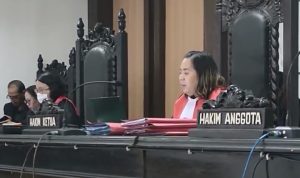 Hakim Ketua Pengadilan Tipikor Kupang, Consilia Ina Lestari Palang Ama, saat Baca Putusan Bebaskan Ruben Tahik