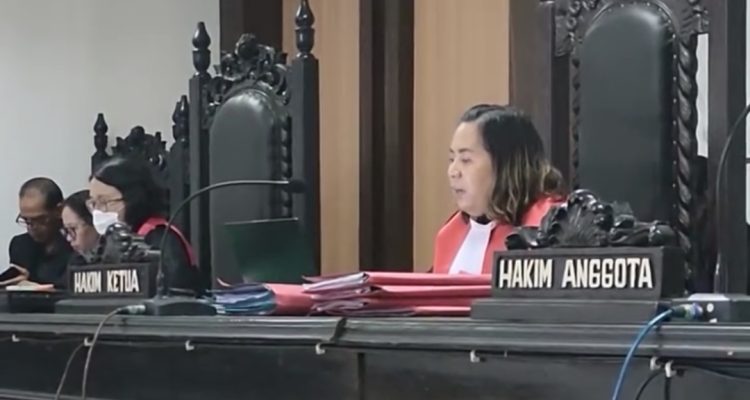 Hakim Ketua Pengadilan Tipikor Kupang, Consilia Ina Lestari Palang Ama, saat Baca Putusan Bebaskan Ruben Tahik