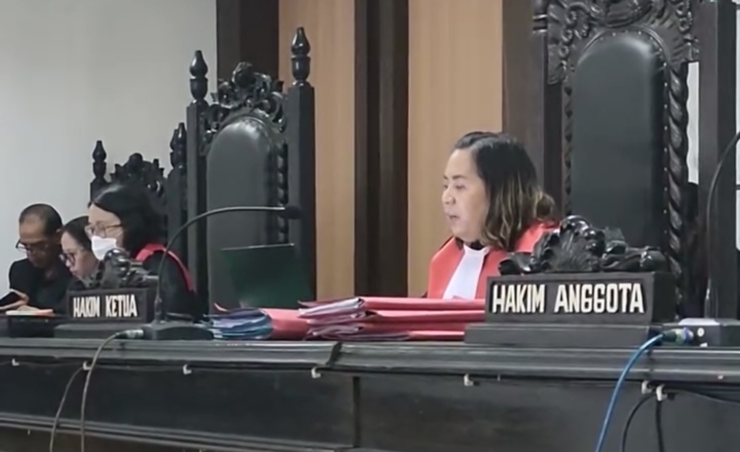 Hakim Ketua Pengadilan Tipikor Kupang, Consilia Ina Lestari Palang Ama, saat Baca Putusan Bebaskan Ruben Tahik