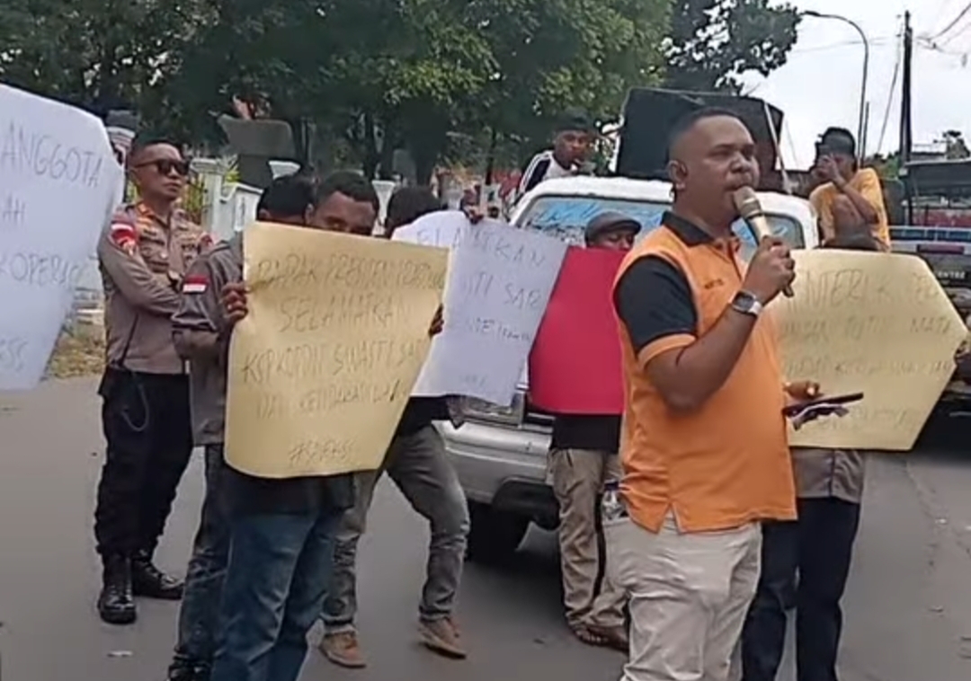 Aksi di Kupang: Massa Soroti Dugaan Pengkhianatan Demokrasi di Tubuh Kopdit Swasti Sari
