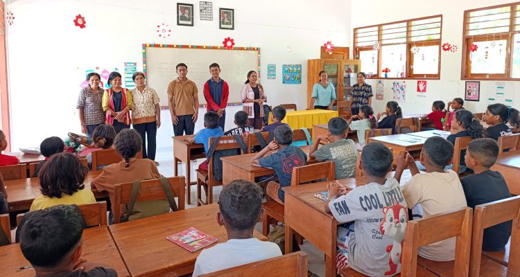 IMG_20260516_164350_558 Inspiratif! Dua Mahasiswa UKI Asal NTT Mengabdi Jadi Guru Les di Pedalaman Kabupaten Kupang