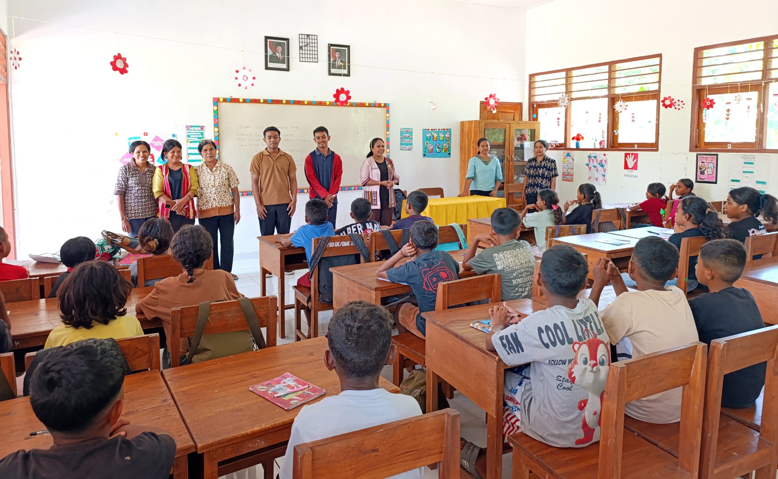 IMG_20260516_164350_558 Inspiratif! Dua Mahasiswa UKI Asal NTT Mengabdi Jadi Guru Les di Pedalaman Kabupaten Kupang