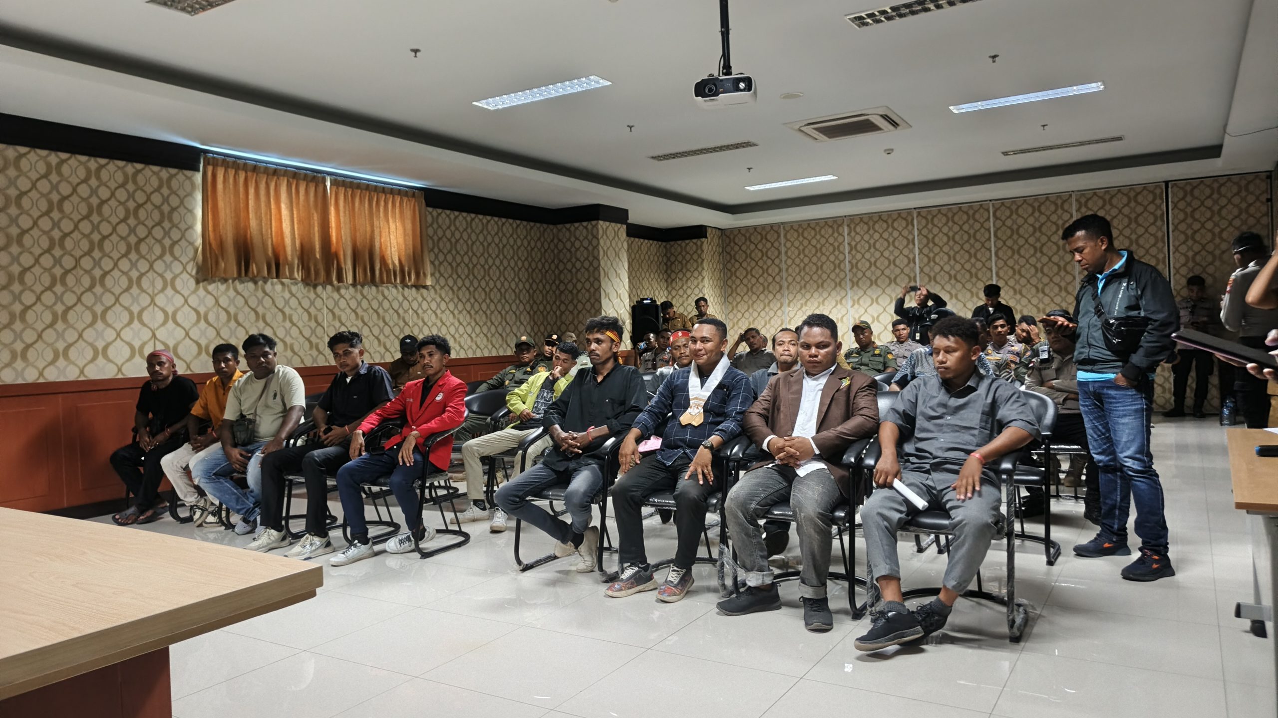 Ket Fot. Aliansi Mahasiswa Peduli keadilan saat beraudiensi dengan Pemprov NTT