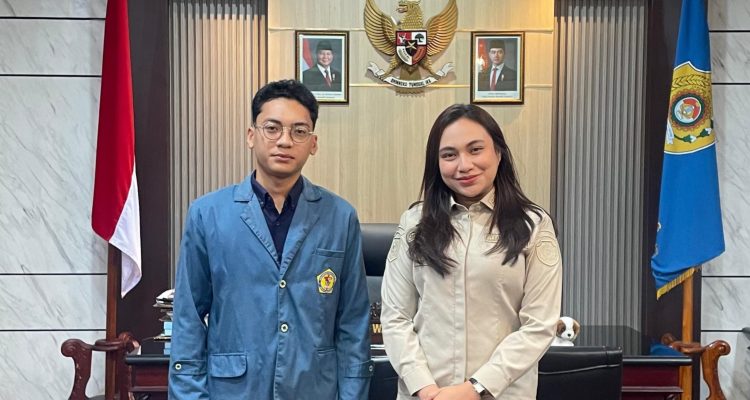 Ket foto. Ketua BEM Perguruan Tinggi Universitas Widya Mandira (UNWIRA) Jordan Heru, dan Wakil Wali Kota Kupang, Serena Cosgrova Francis, S.Sos., M.Sc