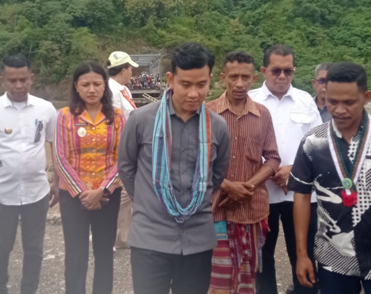 ‎PERMASKKU Dampingi Wapres Tinjau Jembatan Putus di Amfoang, Aspirasi Mahasiswa Berbuah Kunjungan Lapangan