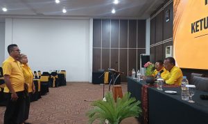 Ket Foto. Saat Alberto Tatibun mendaftarkan diri sebagai Calon Ketua DPD II Partai Golkar