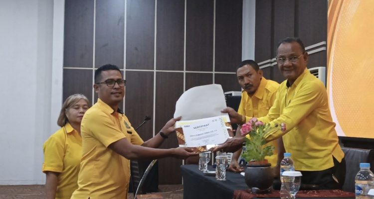 IMG_20260531_134655_354 Ket Foto. Saat Alberto Tatibun mendaftarkan diri sebagai Calon Ketua DPD II Partai Golkar