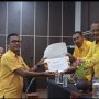 Ket Foto. Saat Alberto Tatibun mendaftarkan diri sebagai Calon Ketua DPD II Partai Golkar
