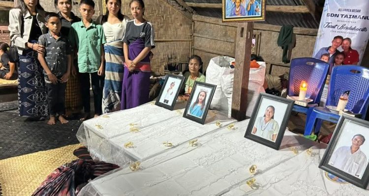 Bidan Konten Kreator Nia Awangg Salurkan Donasi Rp23,8 Juta untuk Keluarga Korban Kebakaran di Sumba Timur