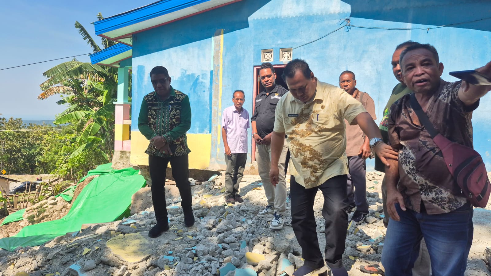 Tinjau Korban Longsor di Kobalima Timur, Wakil Bupati Janjikan Tindak Lanjut Cepat