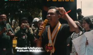 Dok istimewa. Ketum IKMAS-TTS saat menyampaikan orasi di polres TTS