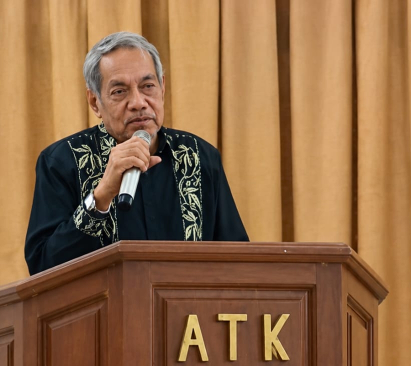 Direktur Akademik Teknik ATK Ir. Piet Djami Rebo, M.si