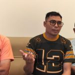 IMG-20260702-WA0035 Korban pengeroyokan pdt Handry Lanoe (Tengah) didampingi bersama Gembala Gereja C3 pemulihan kupang, Pdt Charles Bessie (kanan) dan salah satu tua-tua jemaat, opa Kosmas Lay (kiri)