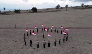 IMG-20260812-WA0059 Sambut HUT RI ke-81, Kapolres Manggarai Timur, Pimpin Kibarkan Merah Putih di Padang Savana Mausui
