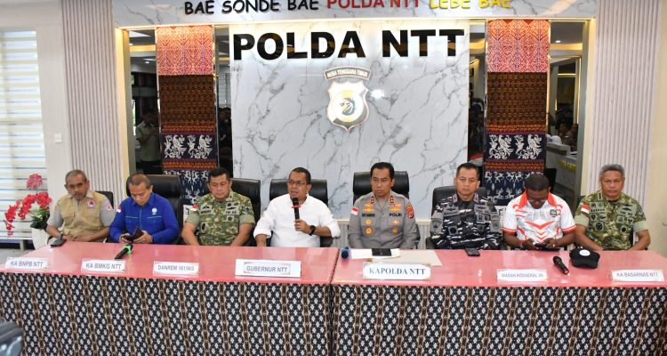 Polda NTT dan Gubernur NTT Saat Konferensi Pers Soal Gempa di Flores